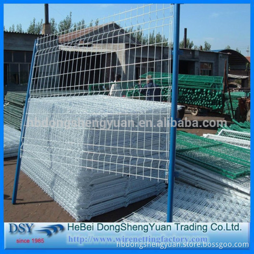 3D Wire mesh fence panel and 4 gauge hot dip galvanized wire mesh fence from China factory
